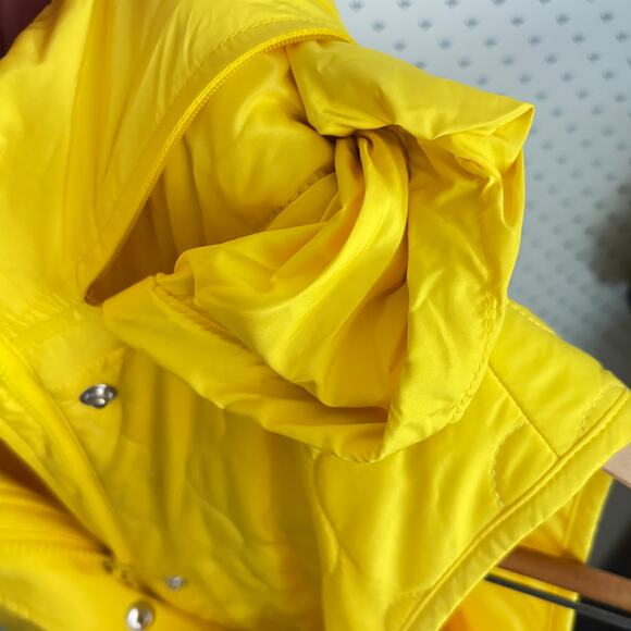 Talbots Packable Hood Quilted Vest L NWT Yellow Puffy Puffer Travel Jacket - Picture 5 of 10